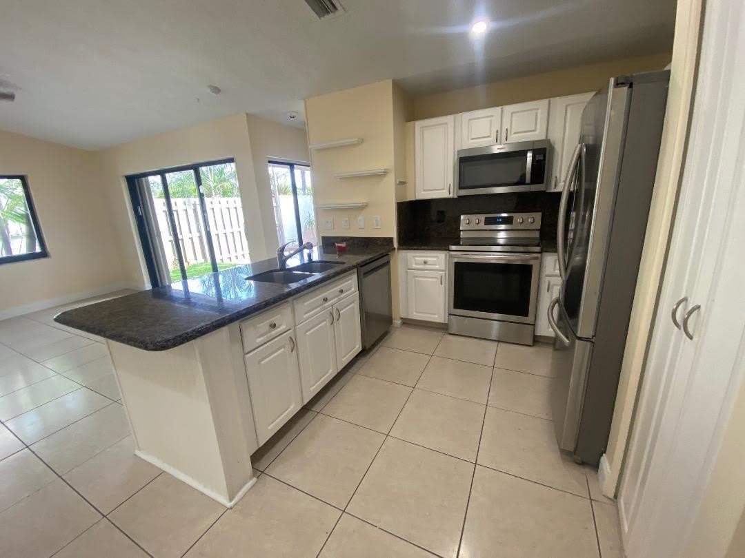3090 S OAKLAND FOREST Drive – photo 2
