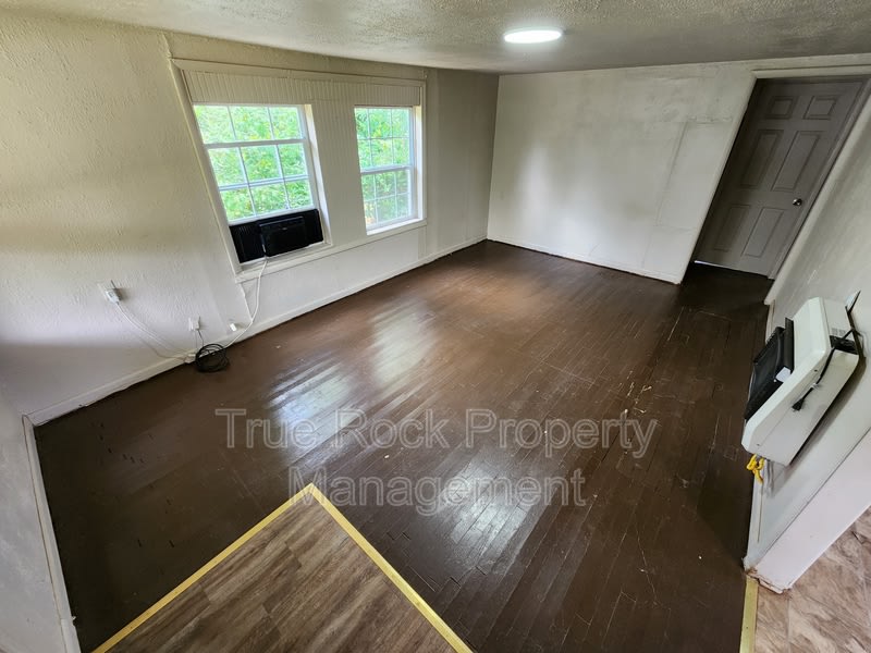 102 W 7th (Asher) – photo 2