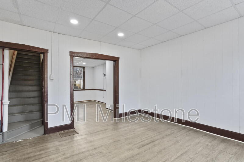 218 N. College St – photo 5