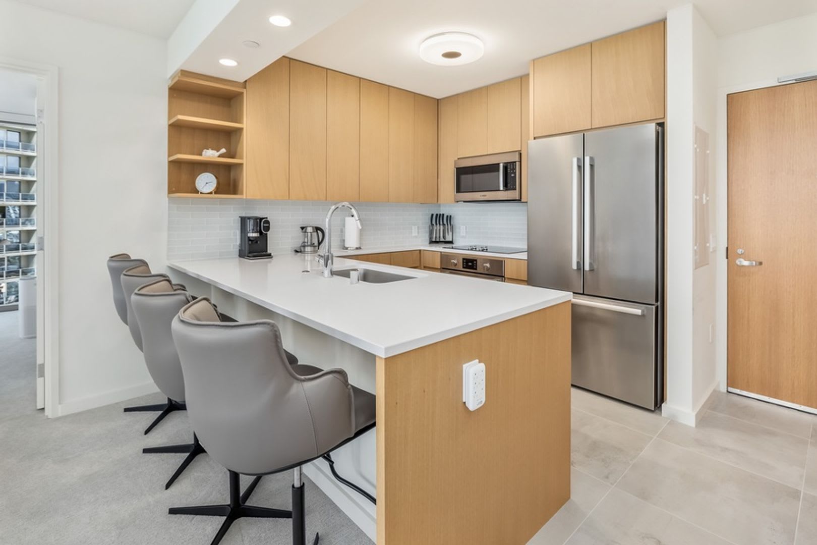 Sky Ala Moana #1701: Spacious Condo w/ Ocean Views – photo 3
