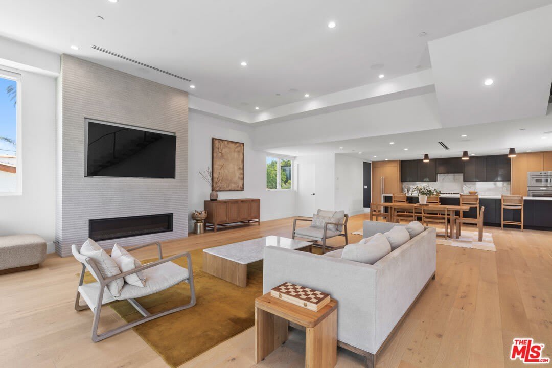 656 California Ave – photo 1