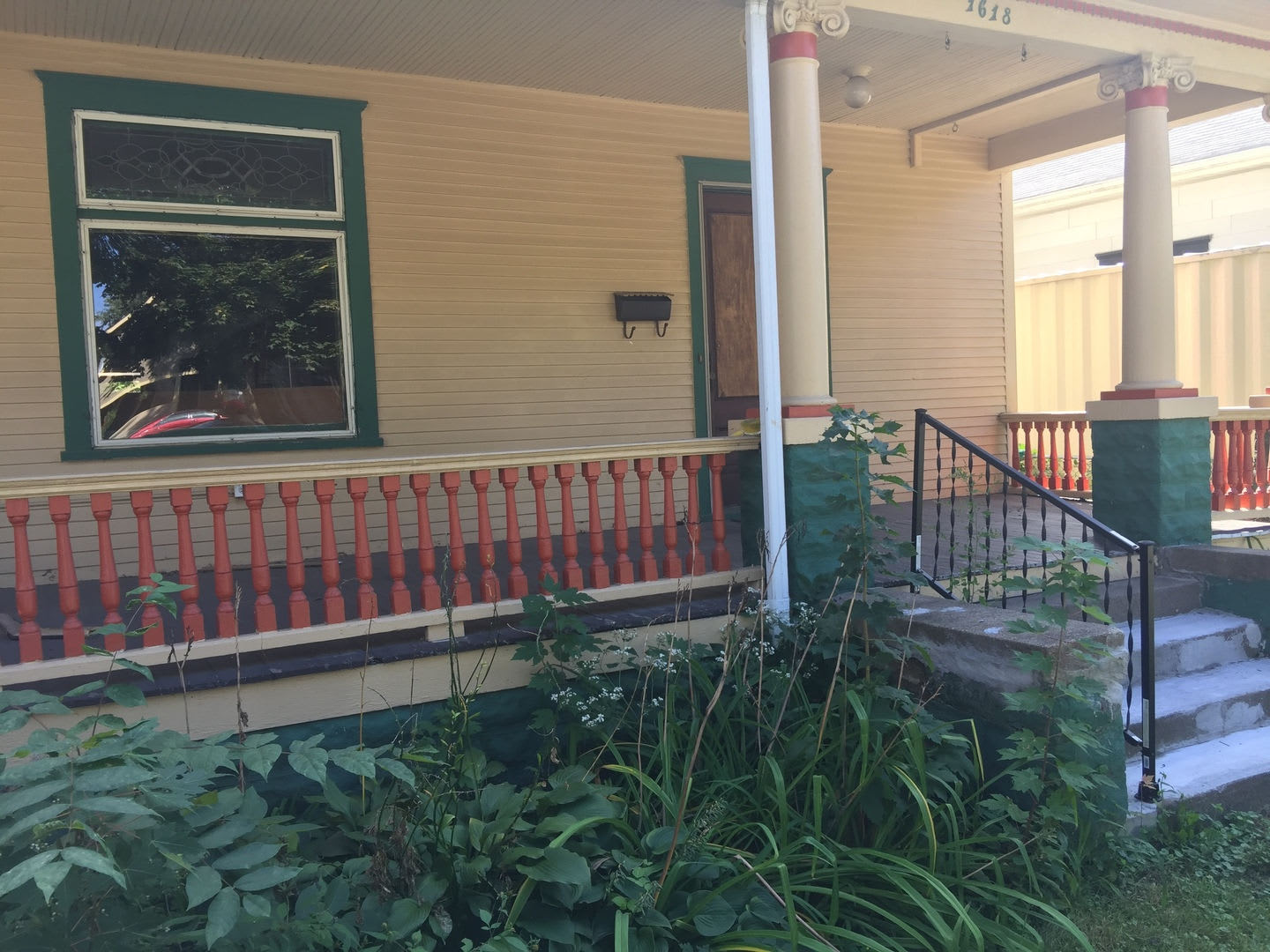 Huge house! Prime Location!! Available 6/1/24 – photo 2