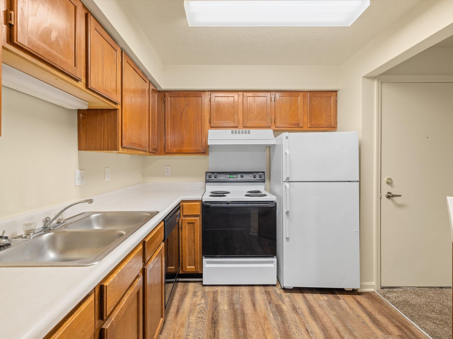 Live 5 Minutes from HONDA********** Rent $1324/mo*********Restaurants and Grocery Around the corner – photo 3