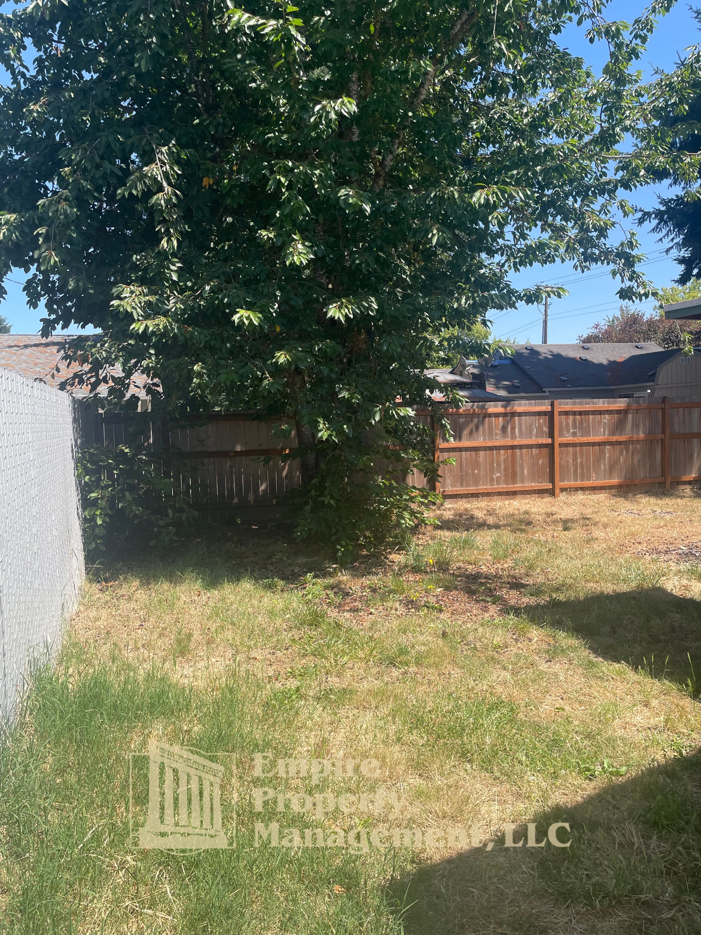 2025 Devos Street – photo 3