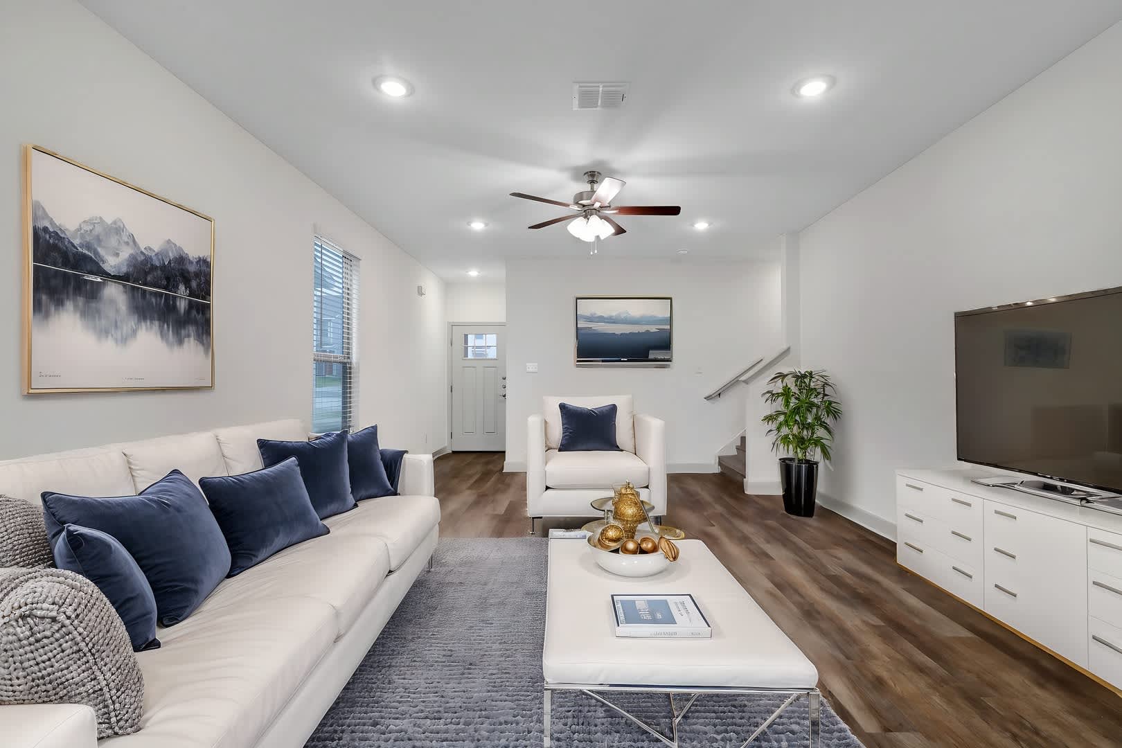 Beautifully Designed Townhome with Upscale Finishes – photo 4