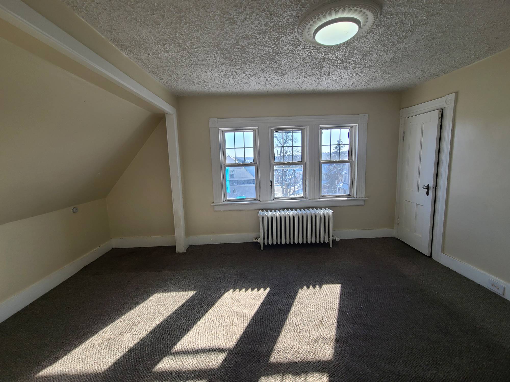 236 Hillside St, 3 – photo 2
