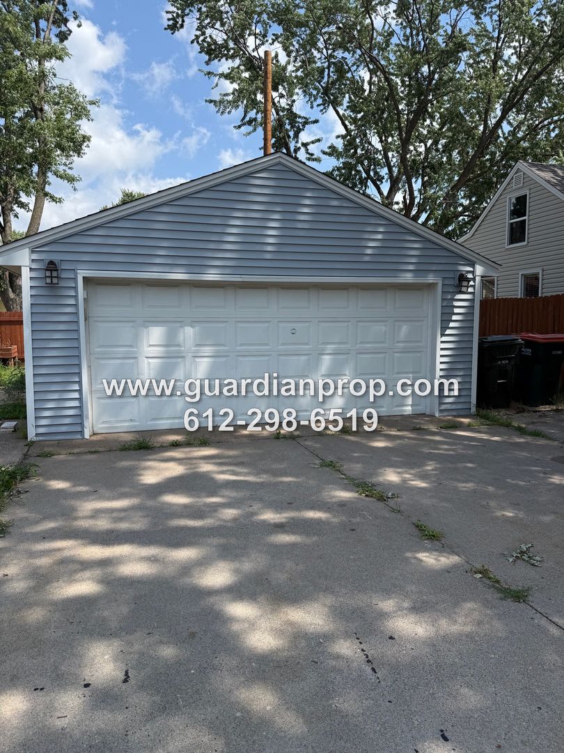 Blaine House on Large Corner Lot, Updated Kitchen & Baths, Family Room, Private Deck Area – photo 2