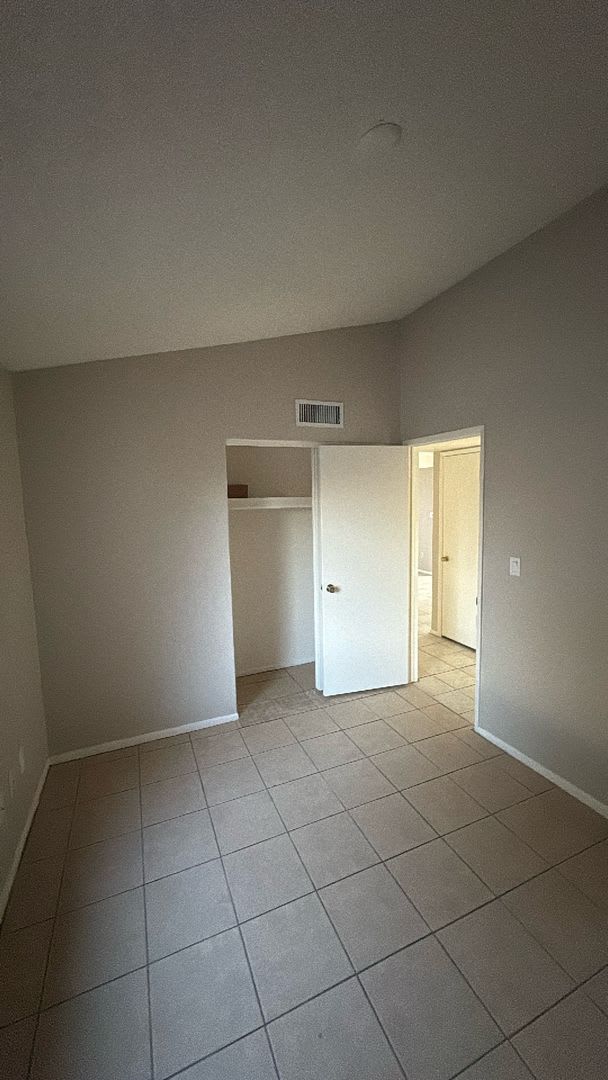 1664 S Robin Lane – photo 2