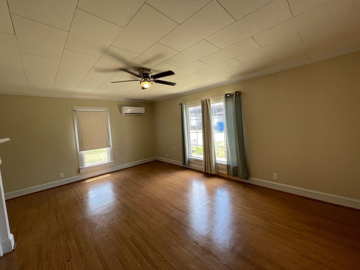 Coming Soon!!! 4 bedroom 2 bathroom house. Lawn Care, Electric, and Water Included! – photo 5
