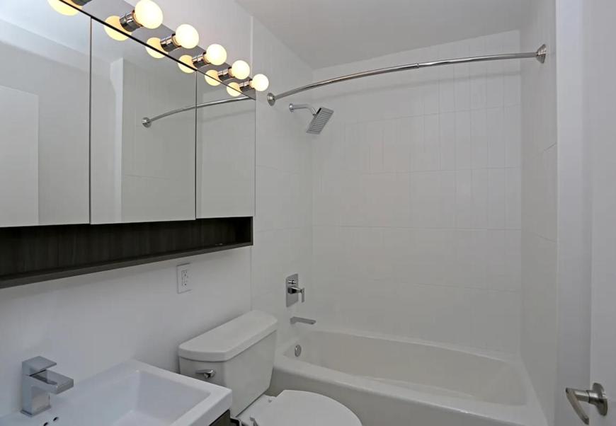 305 West 52nd Street – photo 3