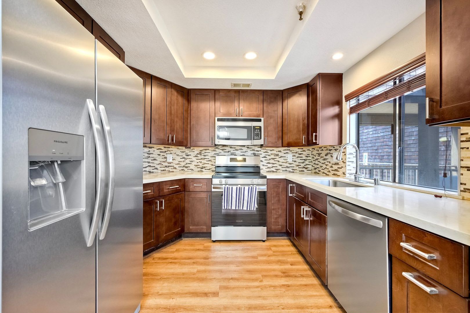 Available Now! Mission Valley Beautiful Woodspring Top Floor Condo – photo 2
