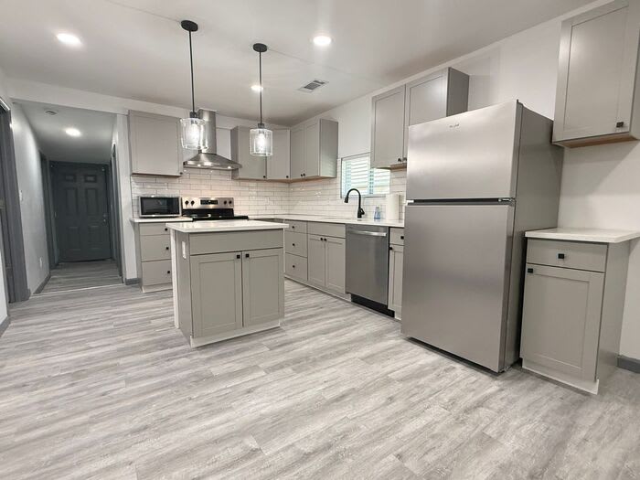1477 Olive Street Southwest – photo 2