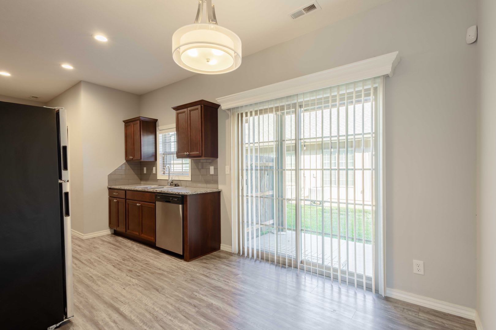 NEW LUXURY 3 BED 2.5 BATH TOWNHOUSE!!! – photo 3