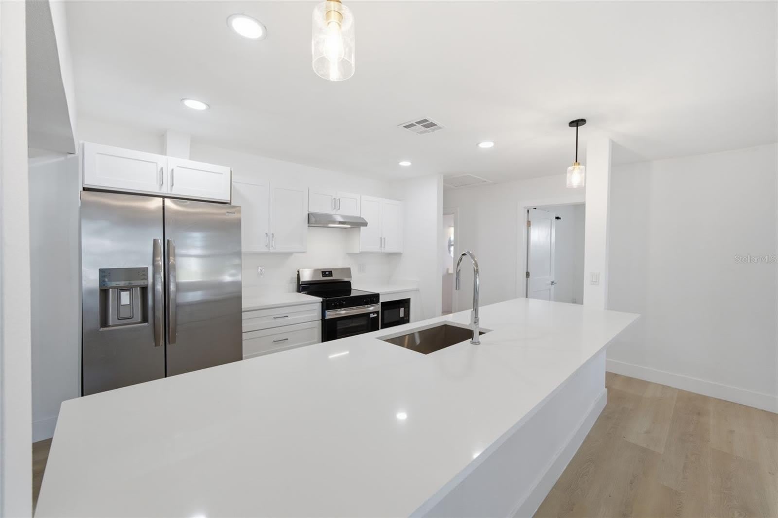 2317 GROVE Street – photo 3