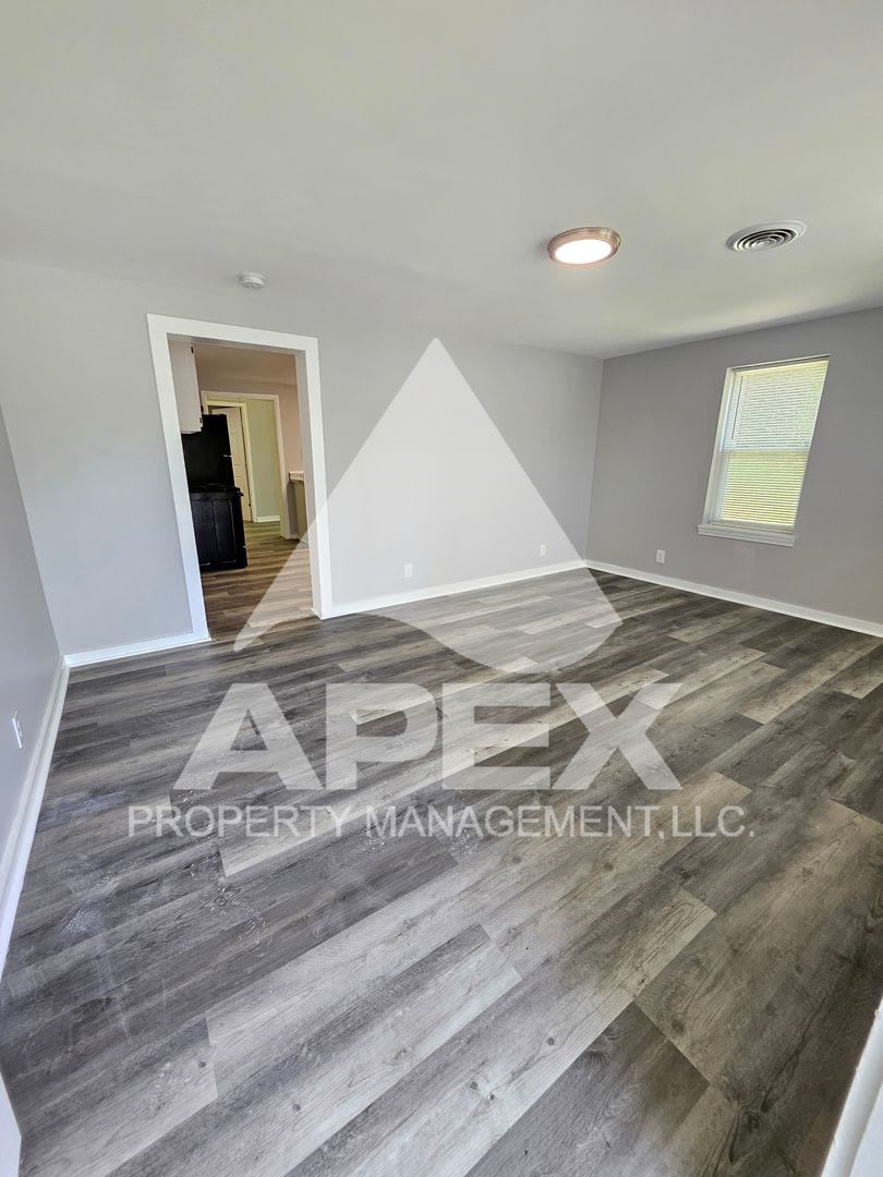 Renovated Craftsman Style 3 Bd 1.5- Ba Single Family Home in North Knox! – photo 5