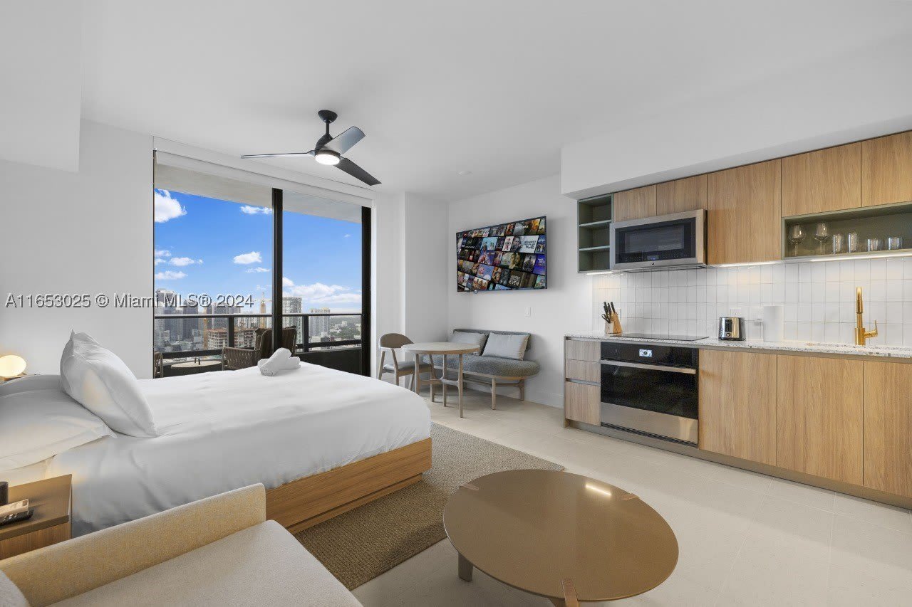 601 NE 1 – photo 2