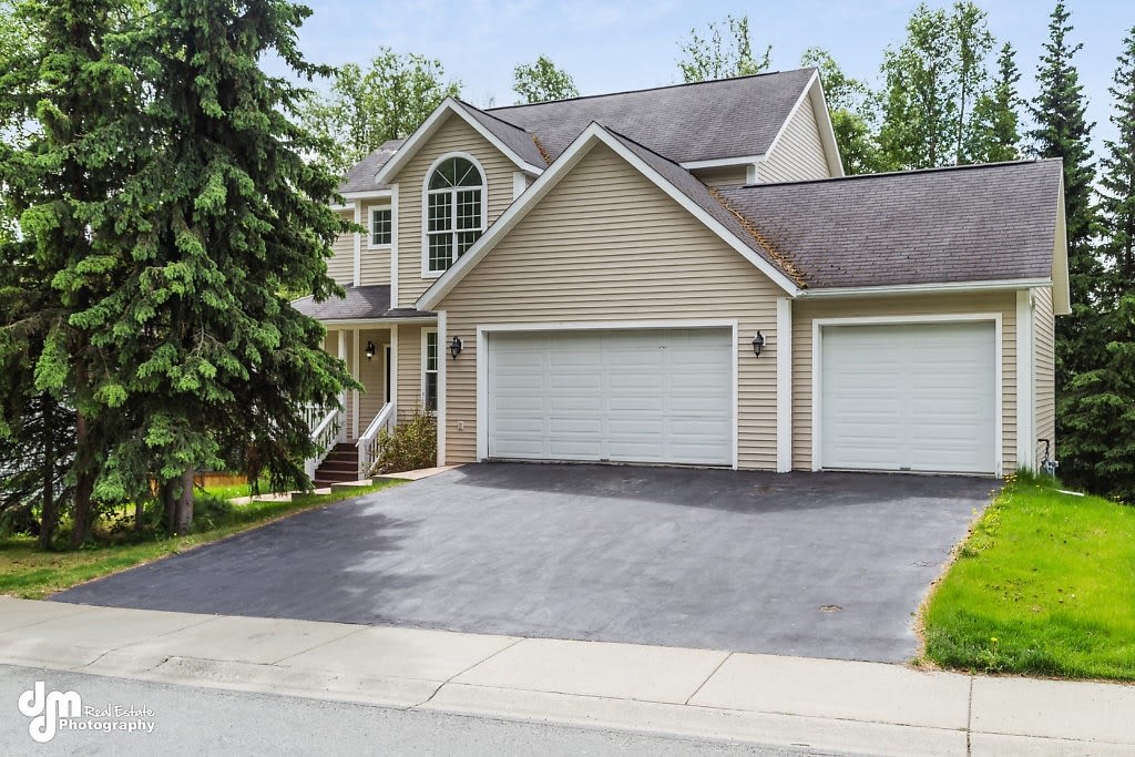 Beautiful home with 5 bedroom, 3.5 baths, 3 car garage. – photo 2