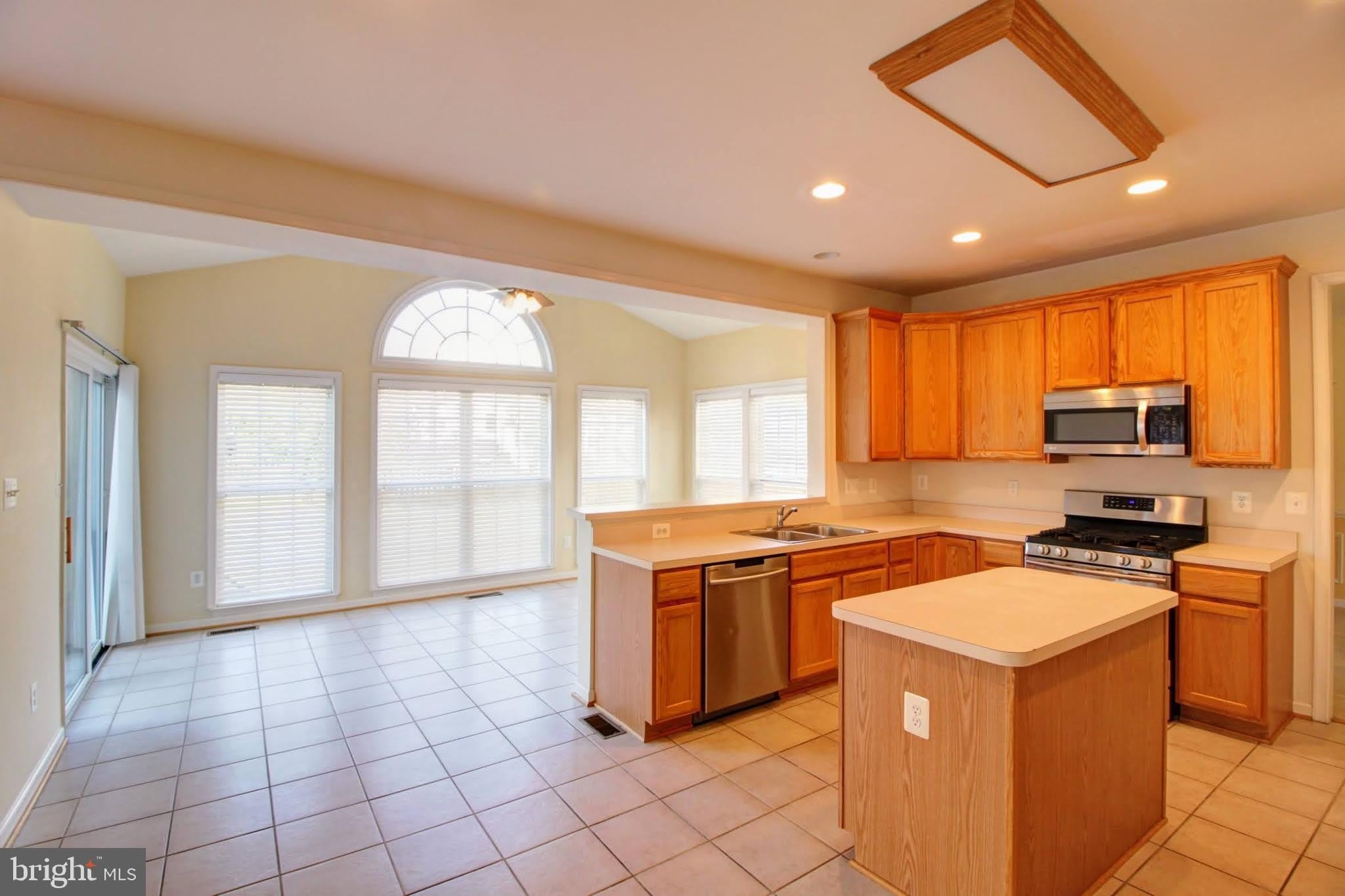 1828 WEYBRIDGE Road – photo 4