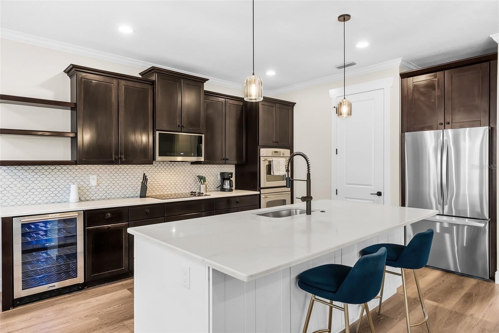 2915 W BAY VIEW Avenue – photo 2
