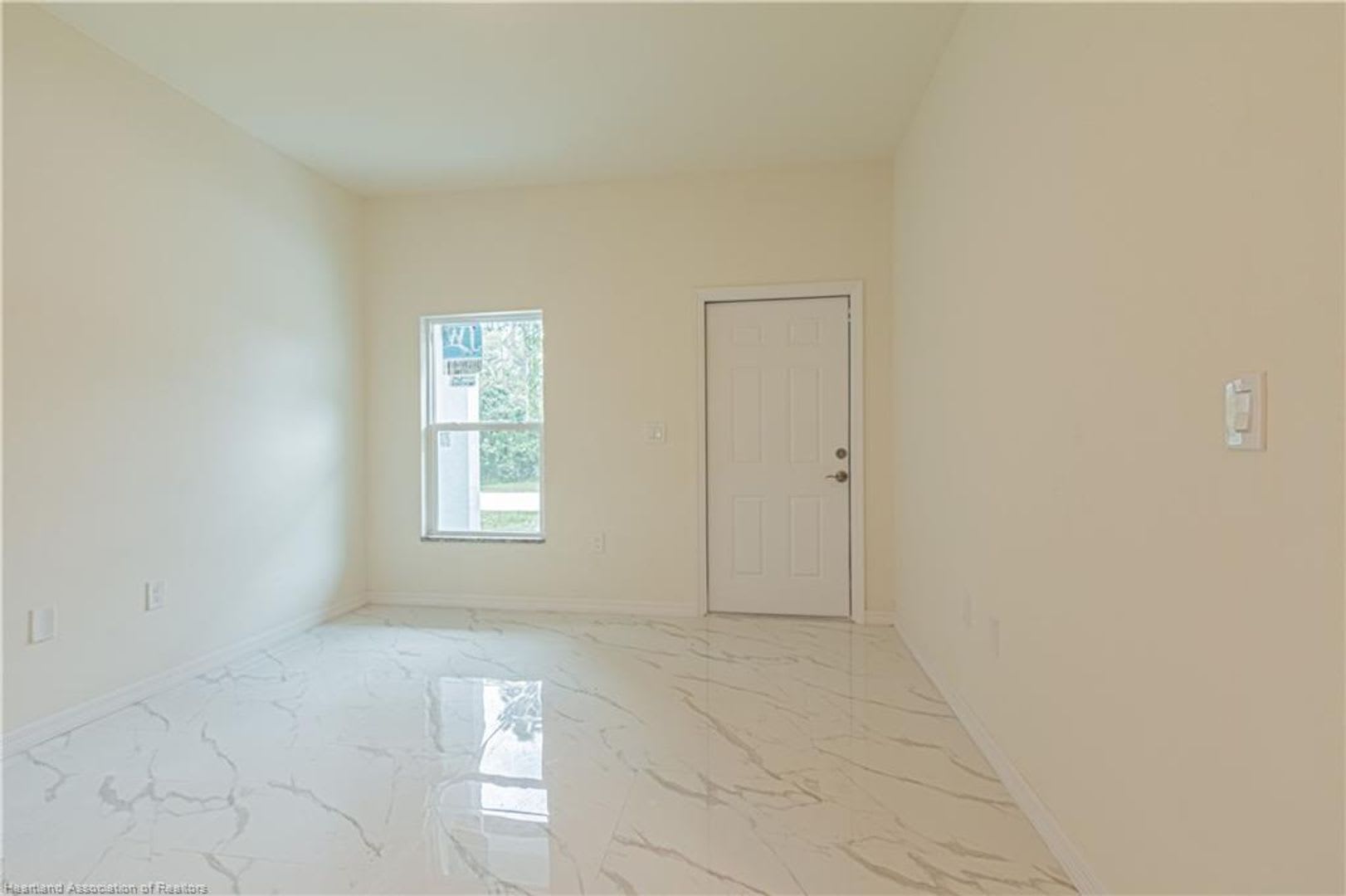 Spacious 2Bd/2Ba Single Family House – photo 2