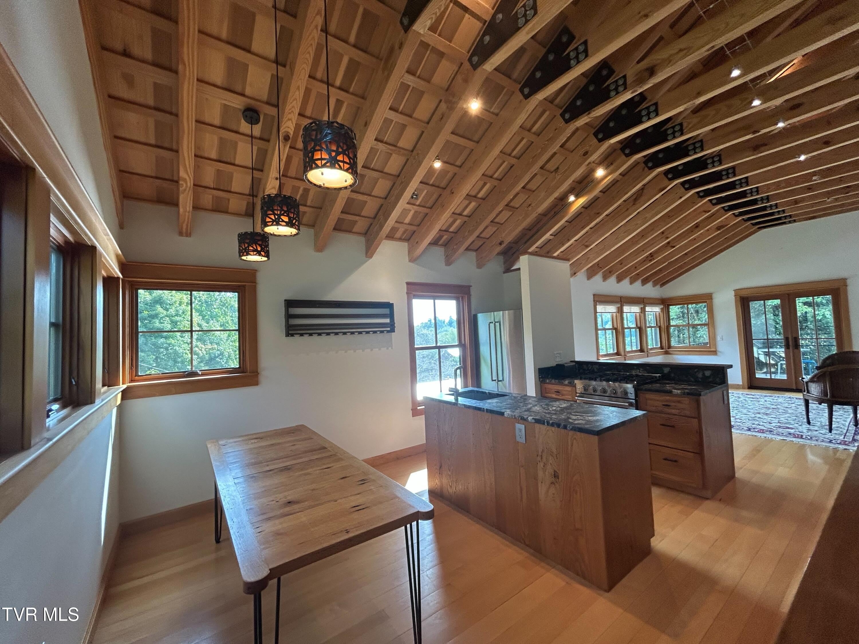 203 W College Street – photo 5