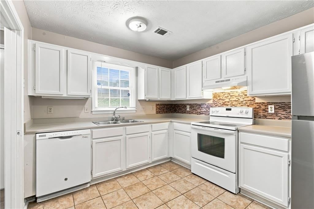 136 Sterling Court – photo 5