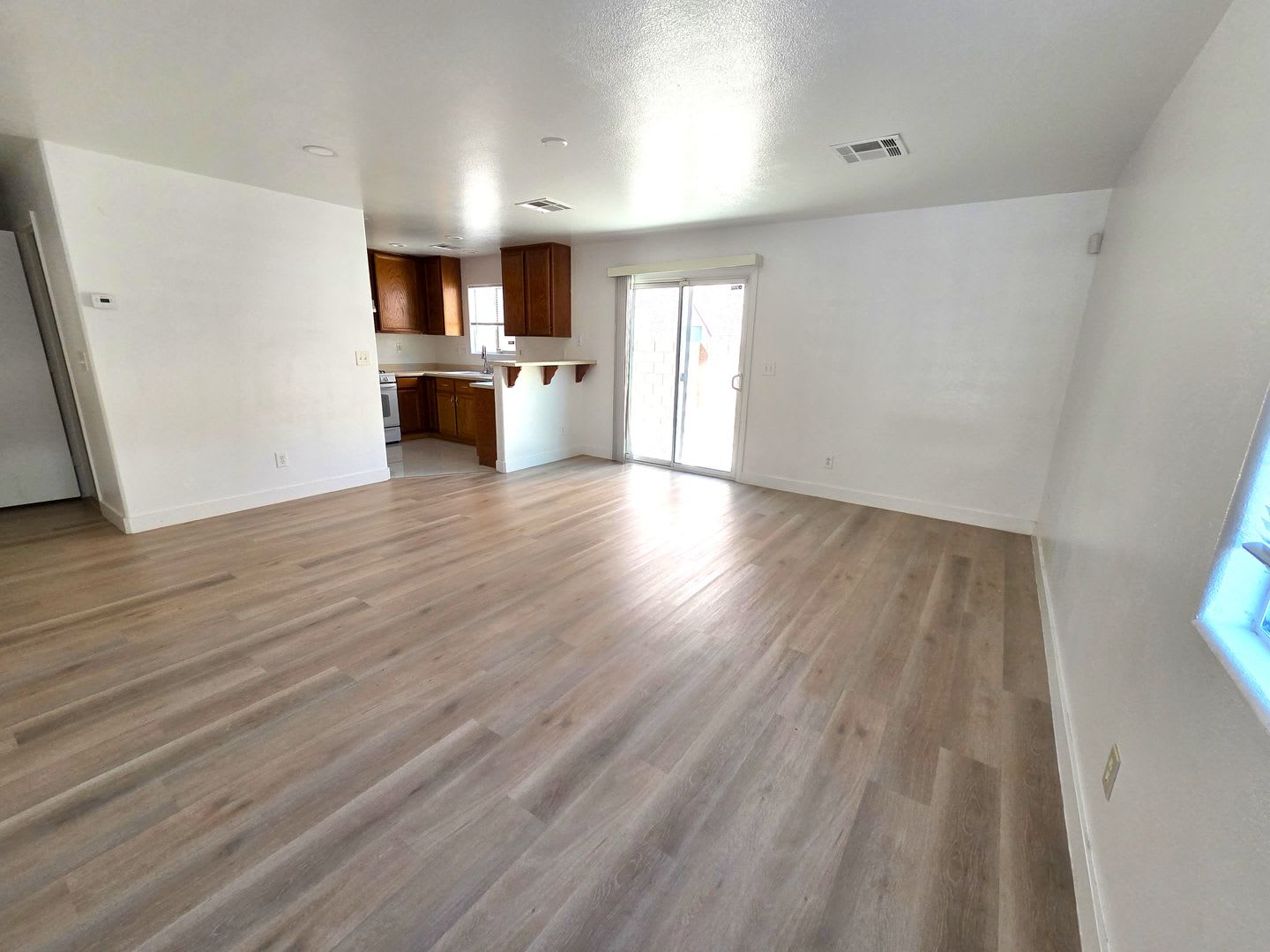 2 Story 3Bedroom Available 5034 Aesop – photo 3