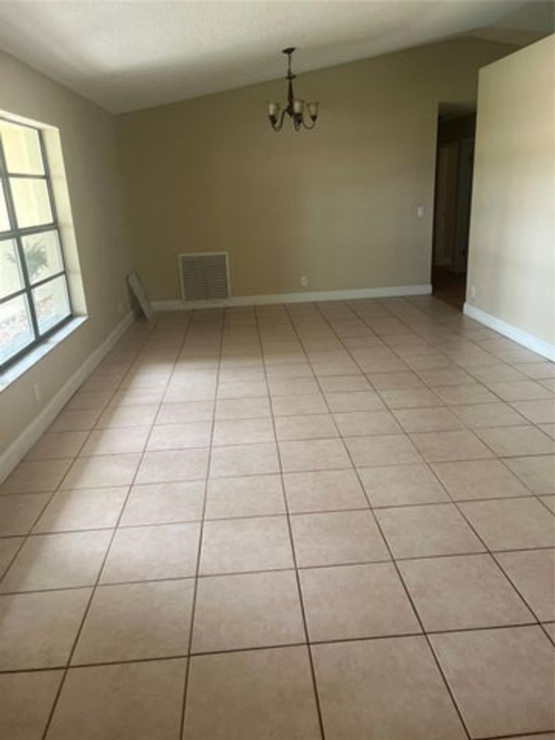 10734 Nw 17Th Manor Coral Springs Fl 33071 – photo 5