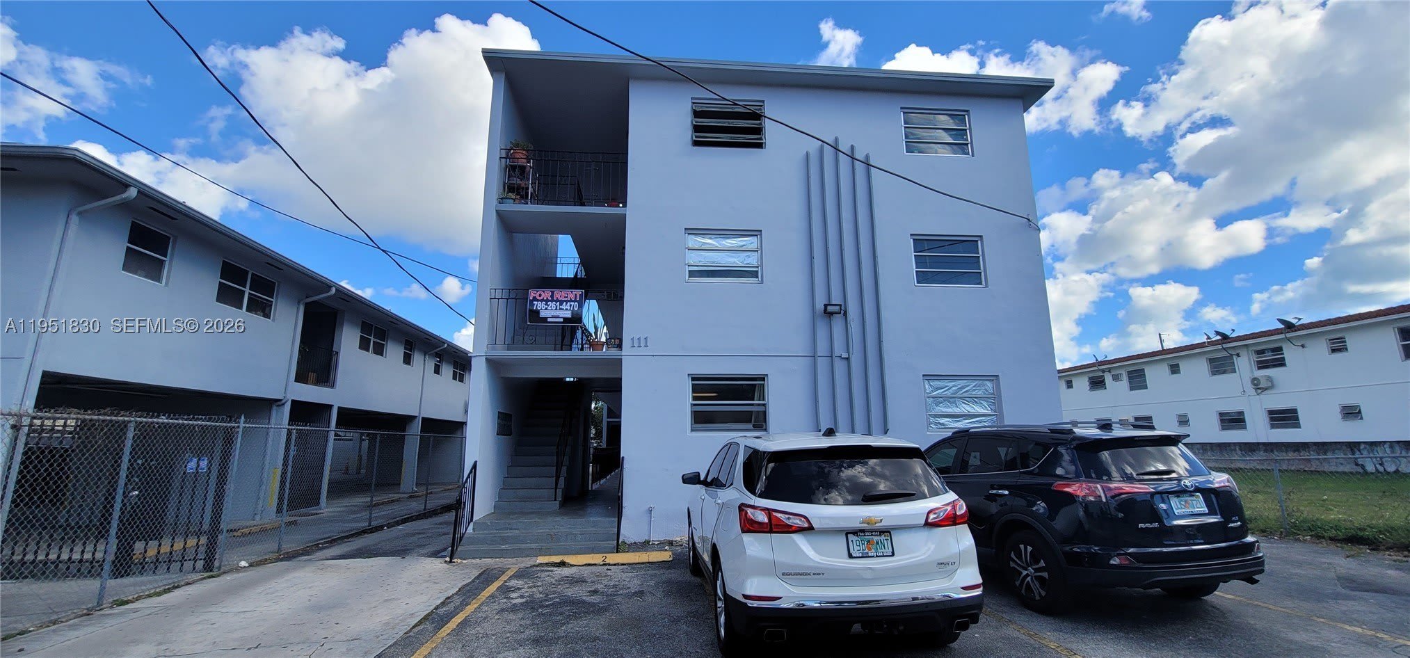 111 SW 18th Ave – photo 1
