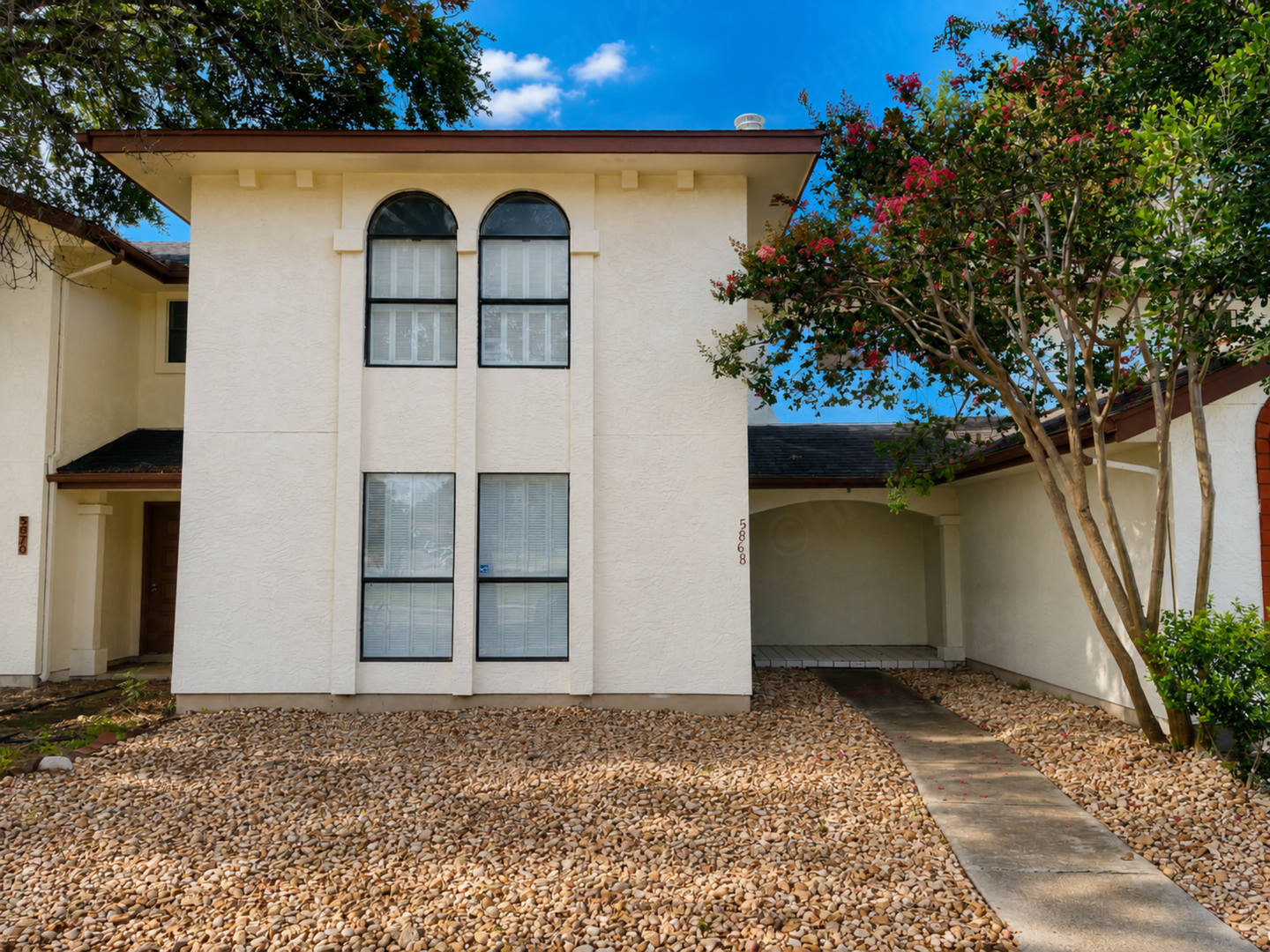 Move-In Special. 1 Month Free Rent with a 12-month lease – photo 1