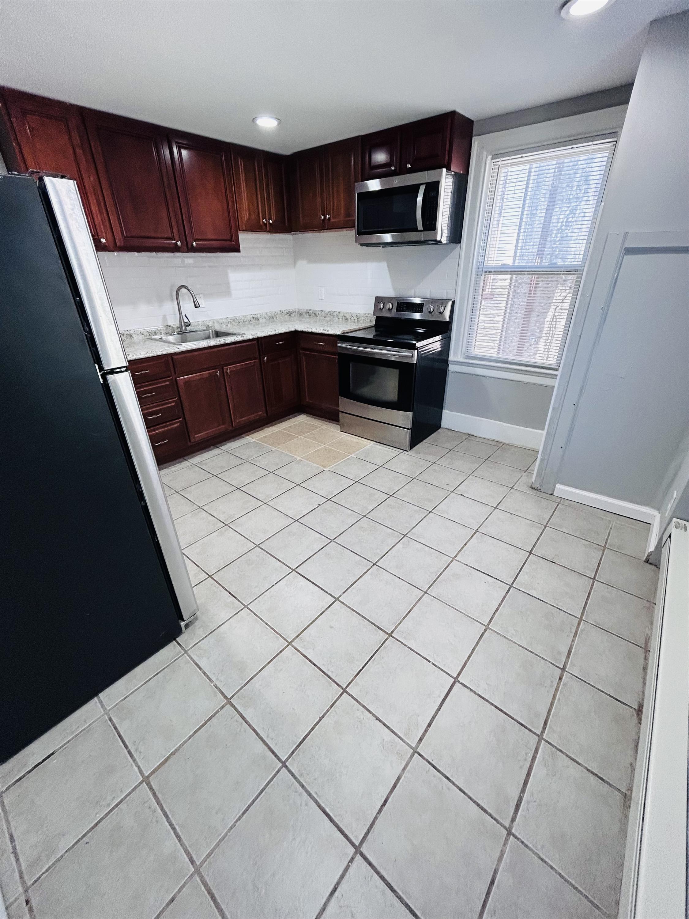 1221 Lindley Avenue – photo 3