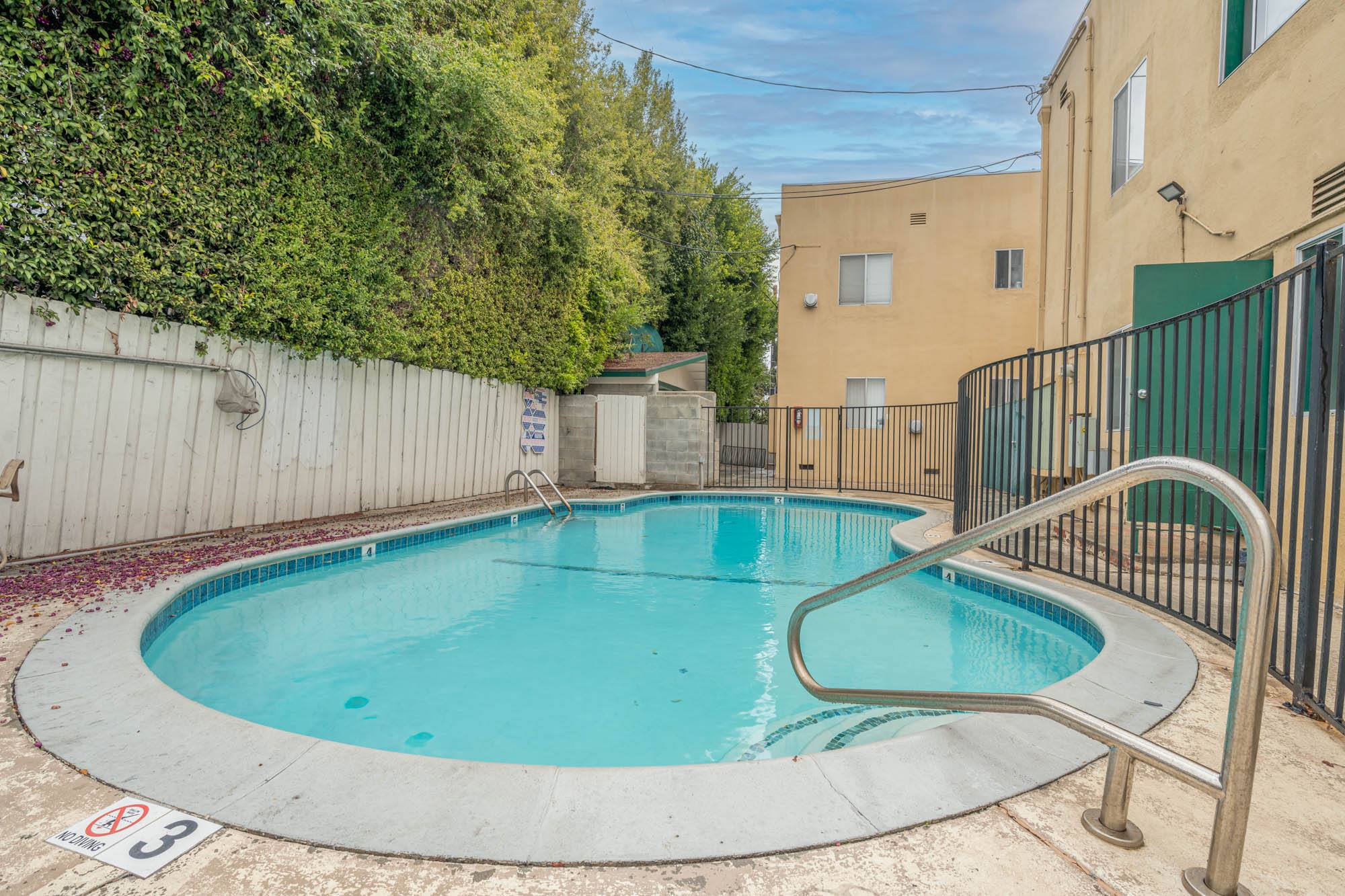 4901 Beverly Blvd. – photo 4