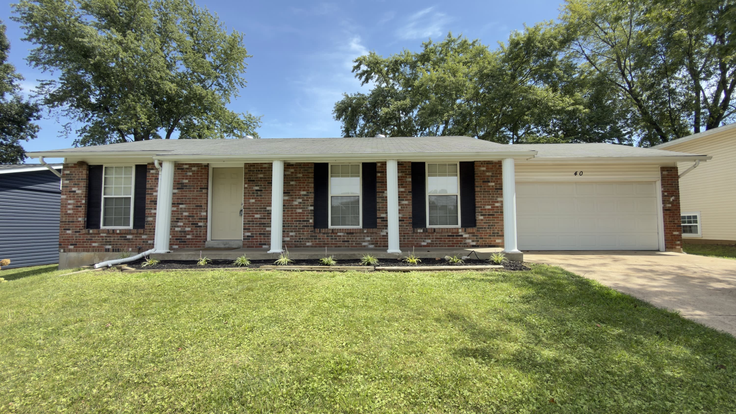 40 South Hillview Drive – photo 1