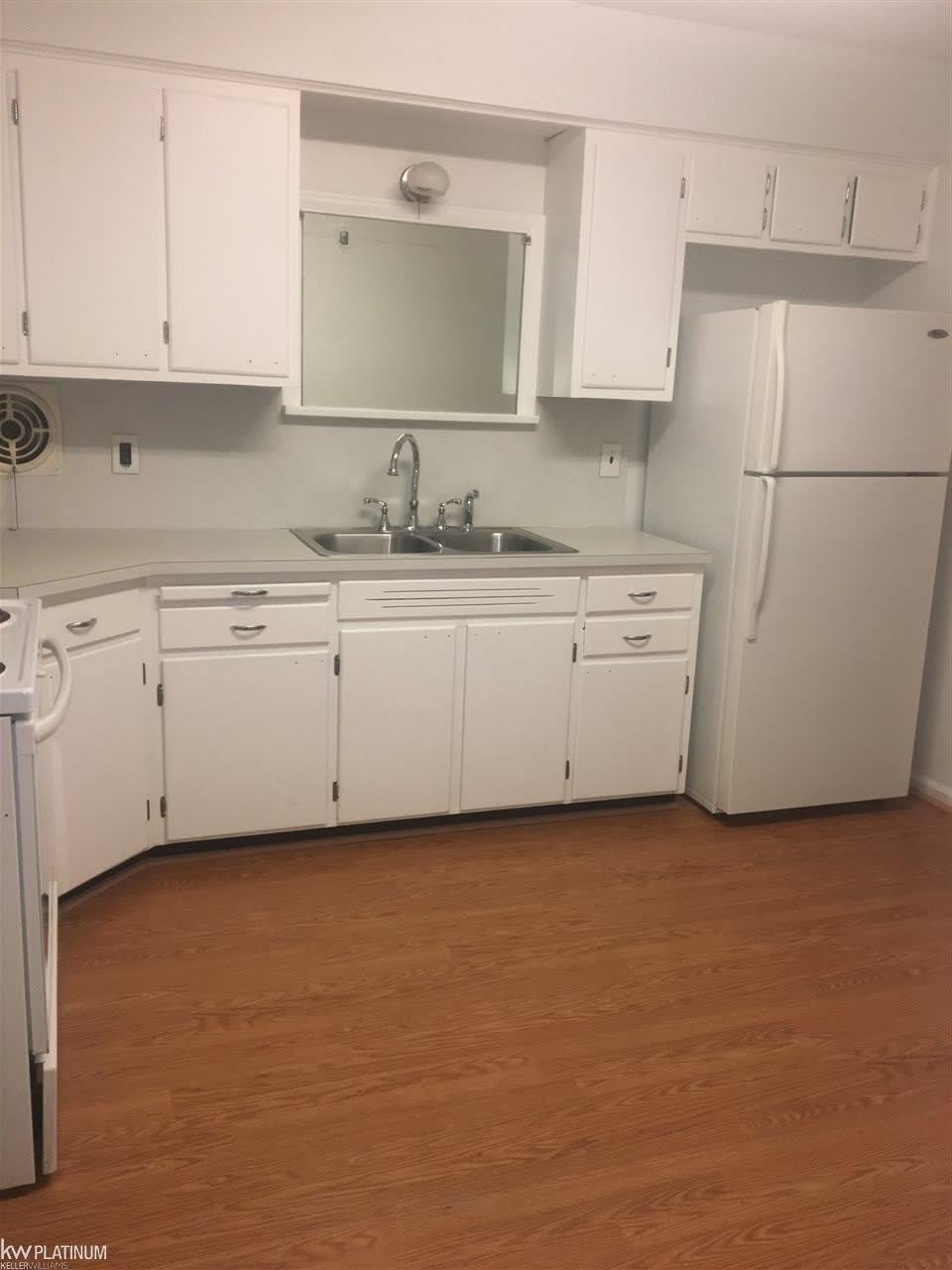 172 N 1 Avenue – photo 2