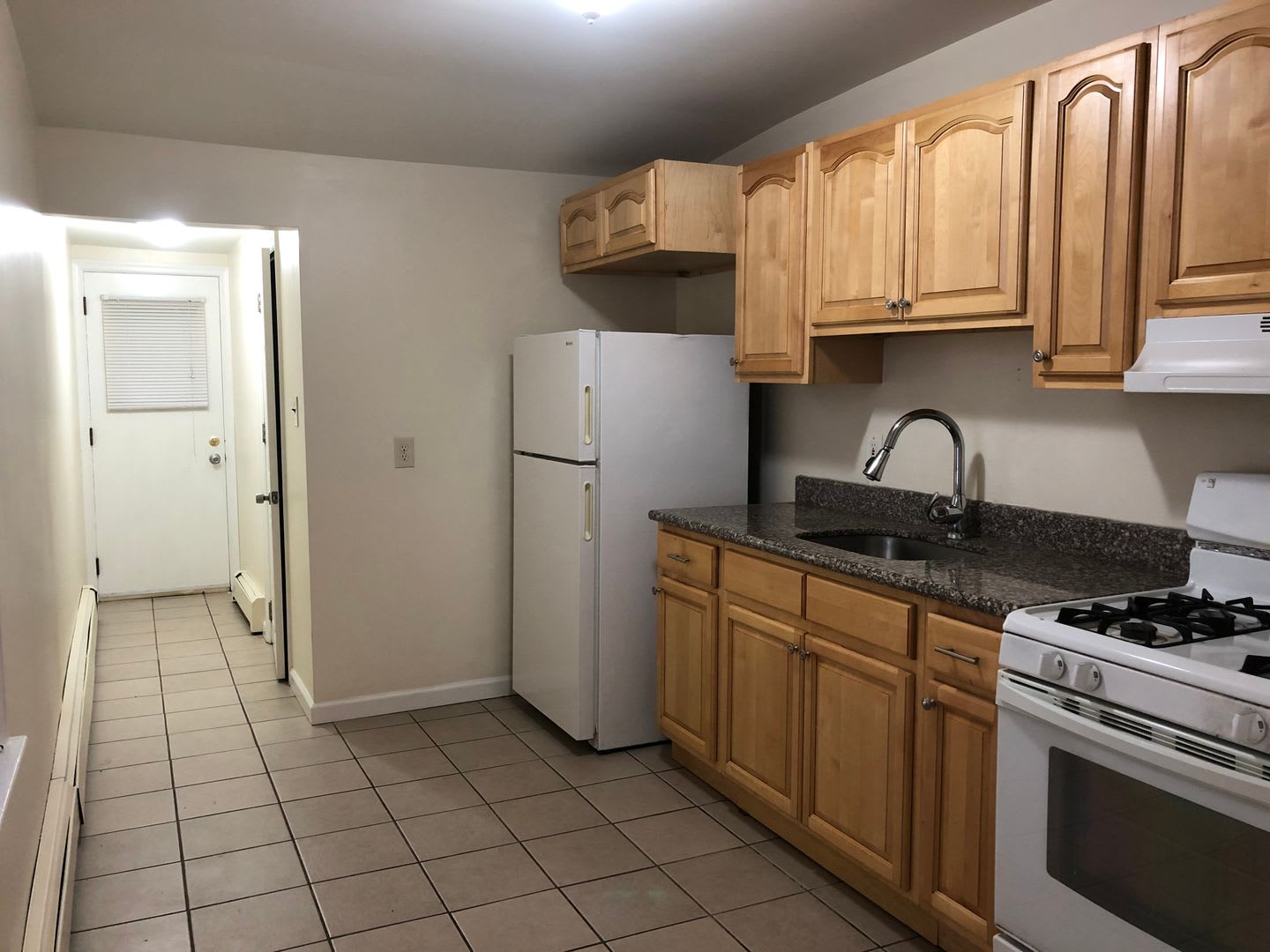 Great Home Wood Flooring Updated Kitchen Wood Cabinets Granite Counters Great Living Space W D Hook Ups Lots Of Storage – photo 4