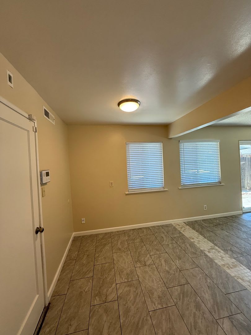 LARGE CORNER LOT HOME – photo 4