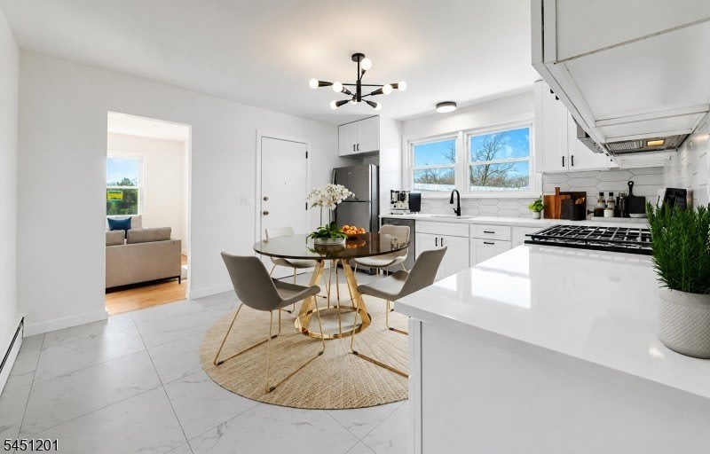 114 King St – photo 4