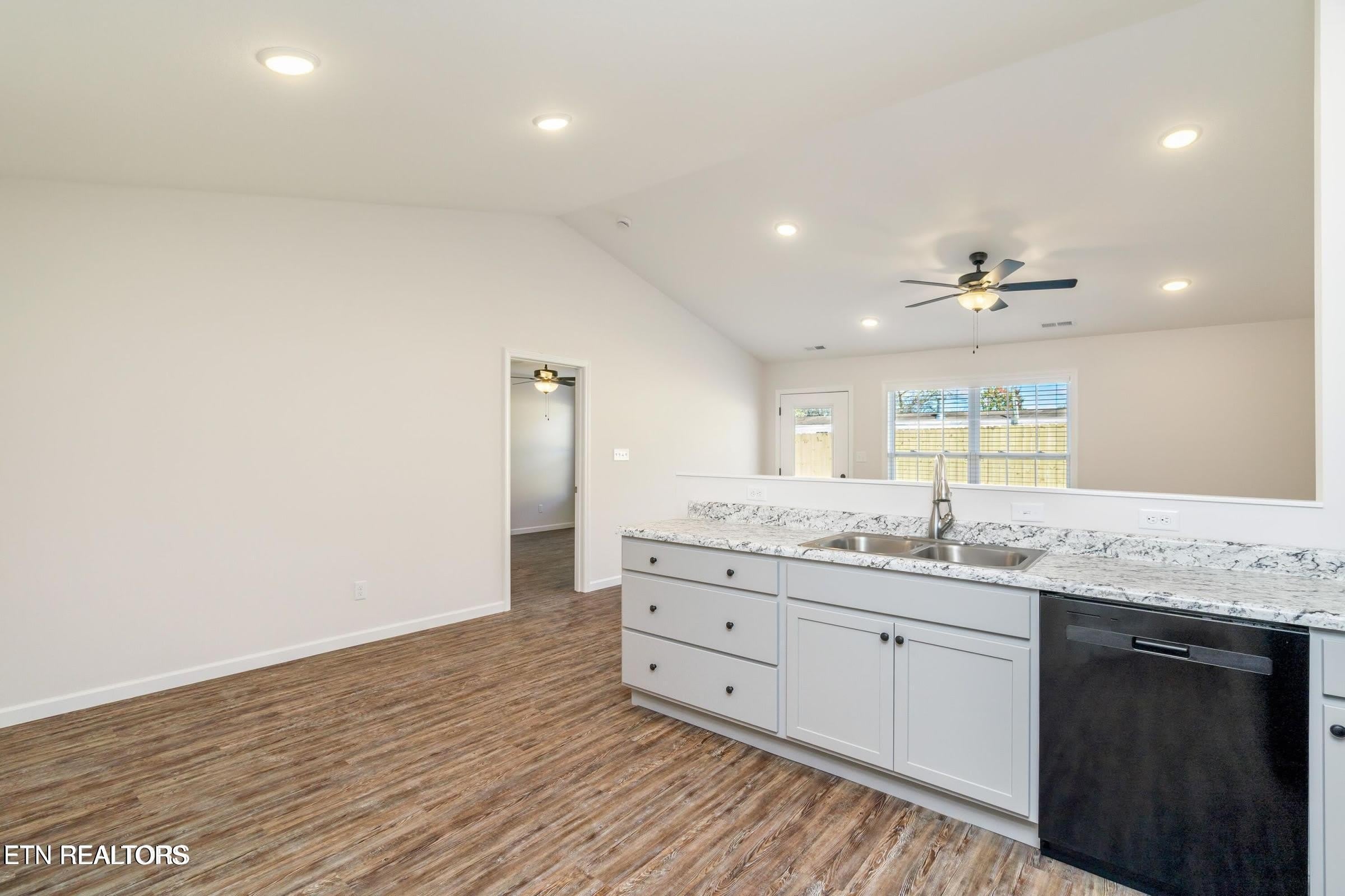 7351 Green Estates Way – photo 5
