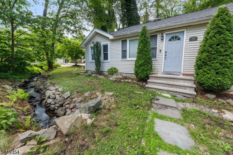 35 Bayonne Dr – photo 2