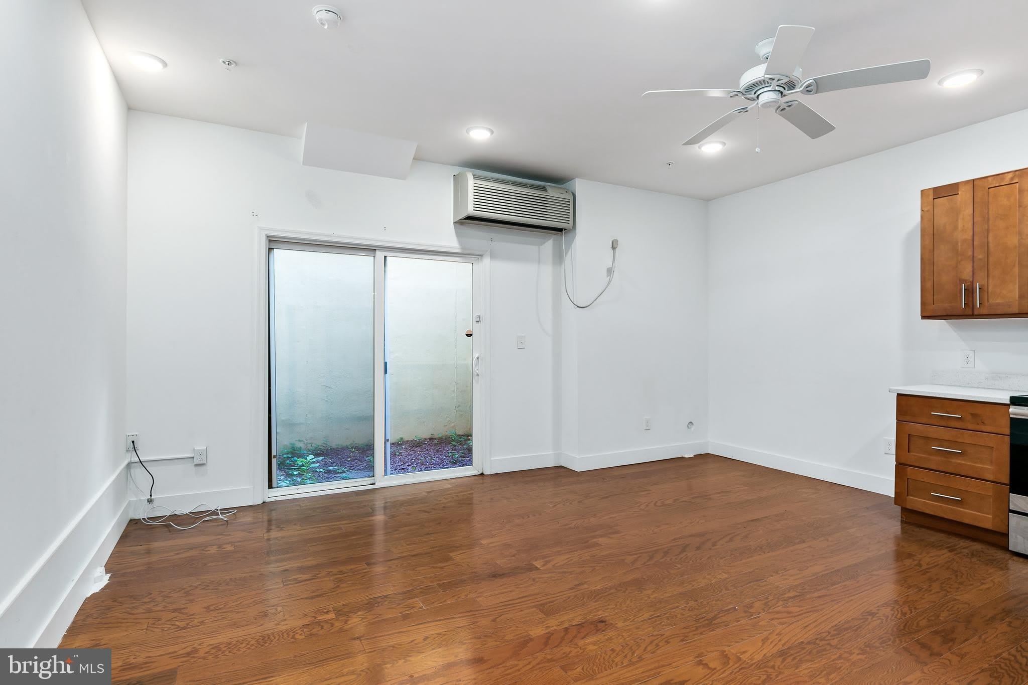 1639 POPLAR Street – photo 5