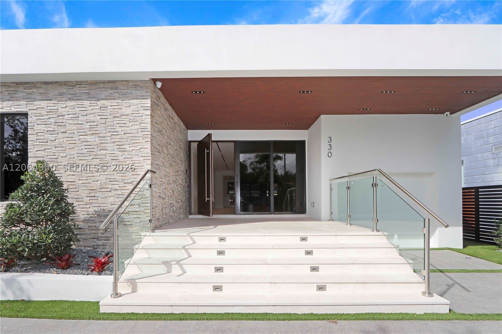 330 SW 19th Rd – photo 4