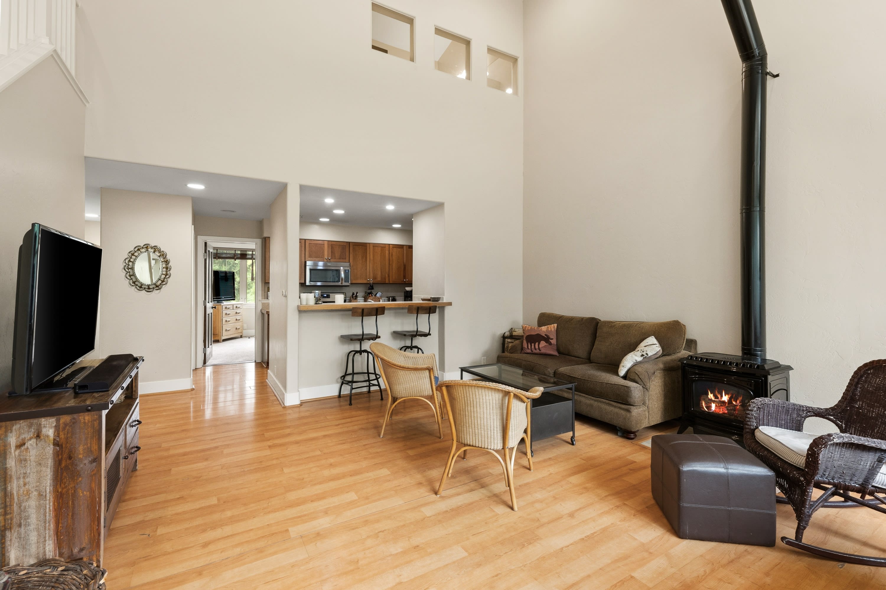 562 Evans Court – photo 3