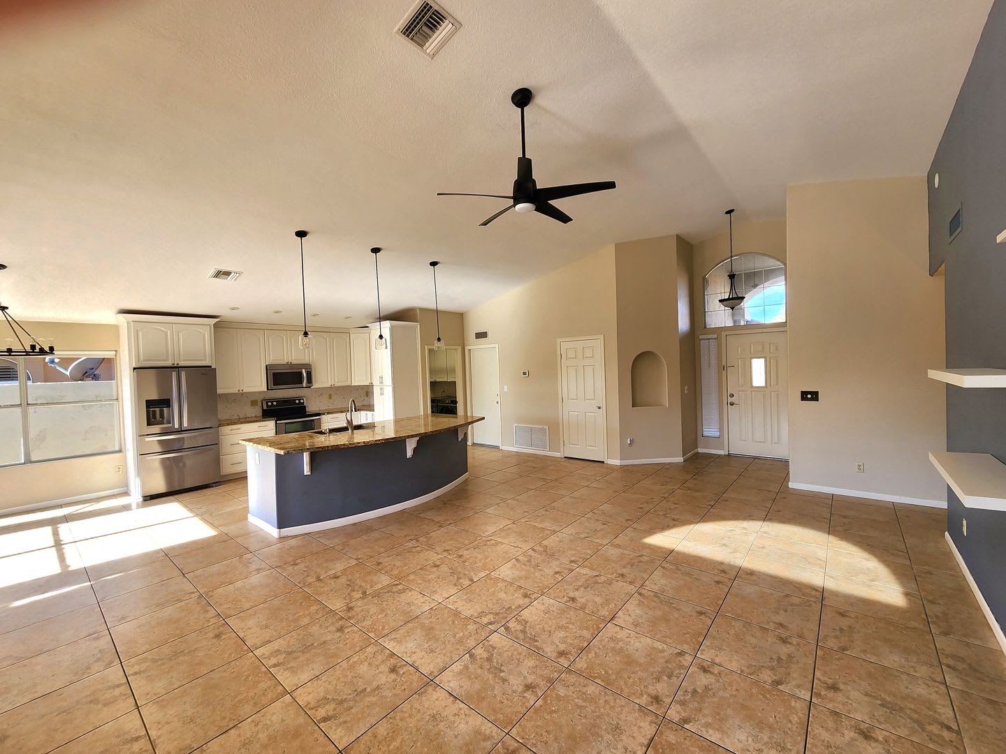 3 Bedroom/2 Bath In Phoenix! No HOA & Private Pool – photo 3