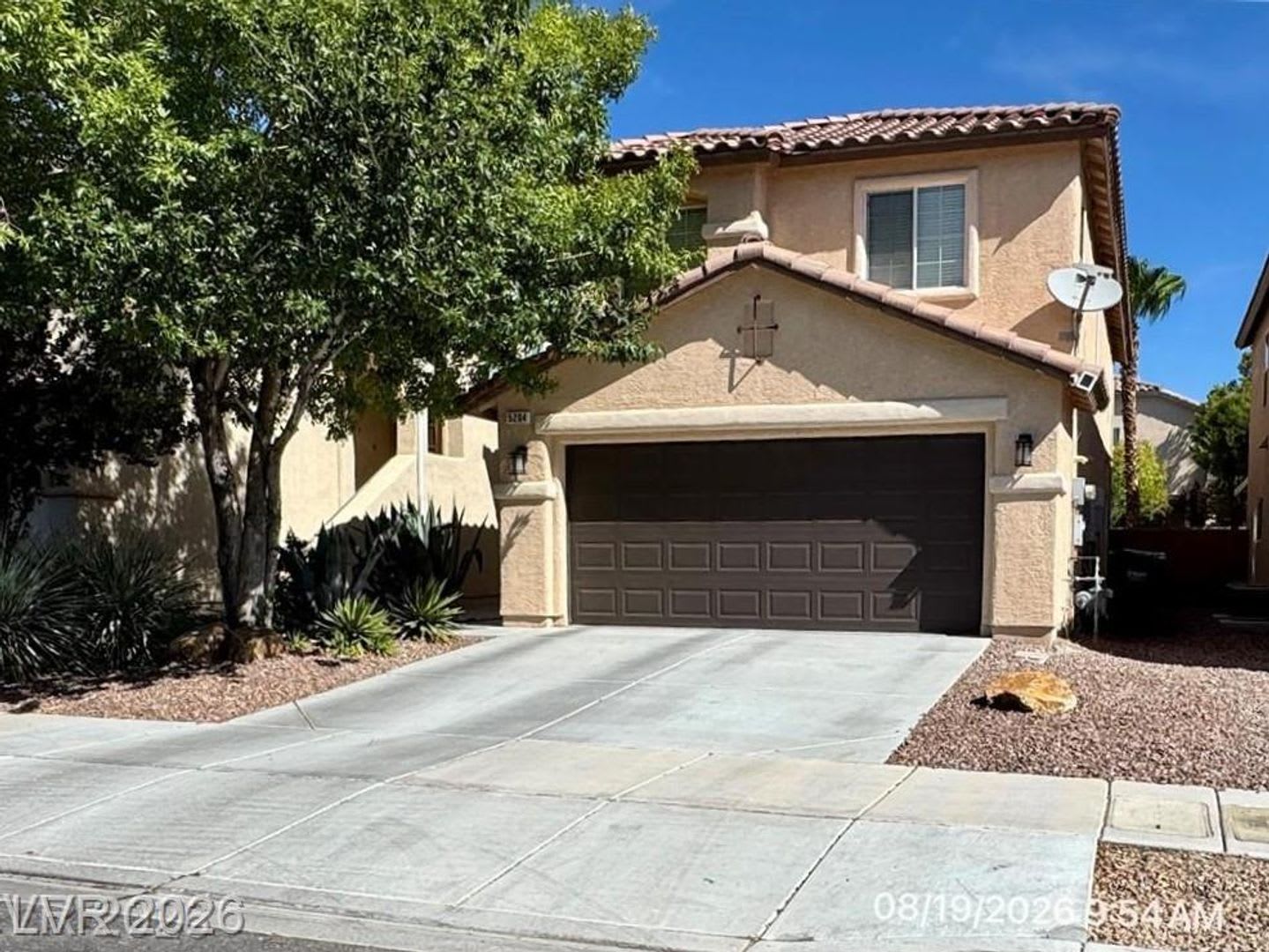 Spacious 4-Bedroom Home with Solar & Private Backyard – photo 1