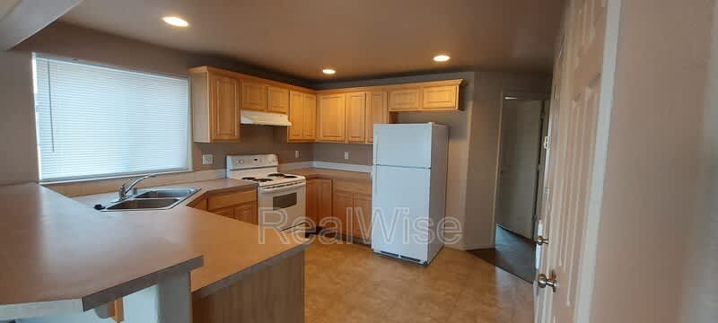 5719 NE 135th Ave – photo 3