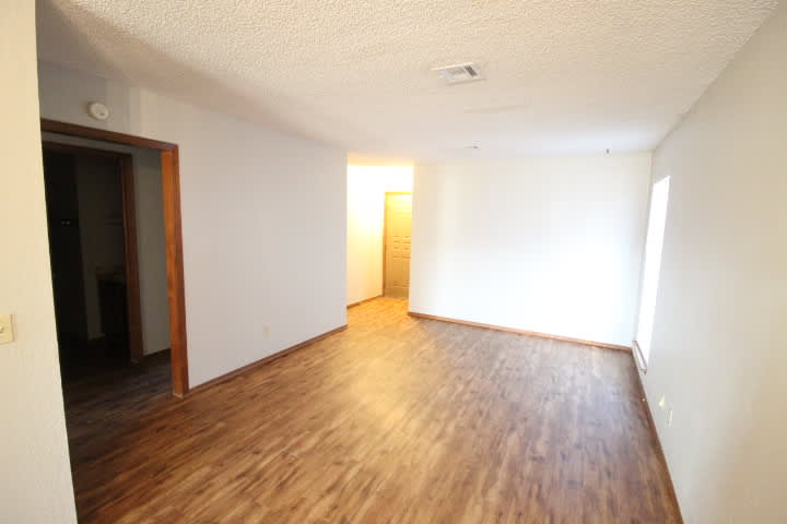 718 Swan Lake Rd – photo 3