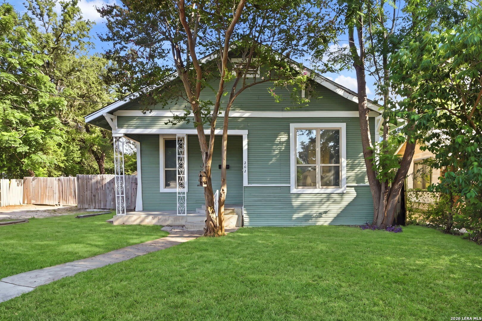 262 E SOUTHCROSS BLVD – photo 1
