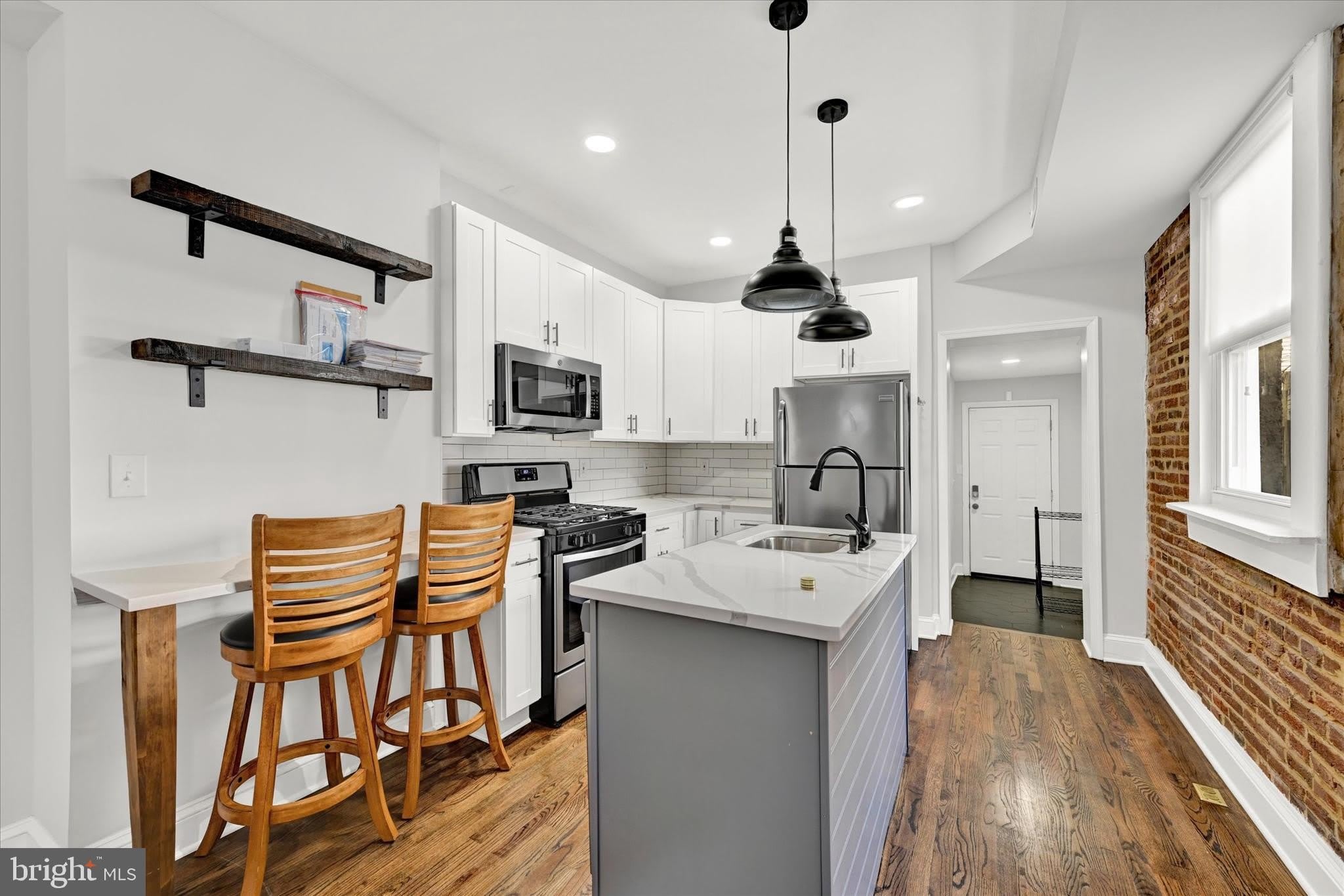 2 W BARNEY Street – photo 3