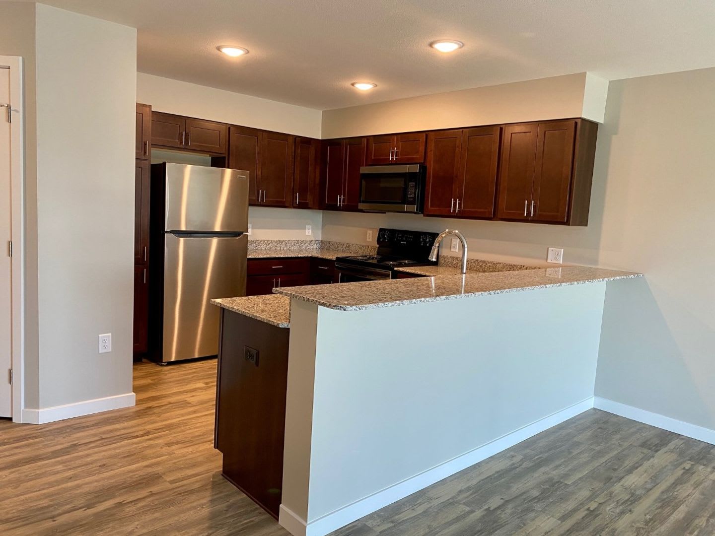 950 W 31st St – photo 5