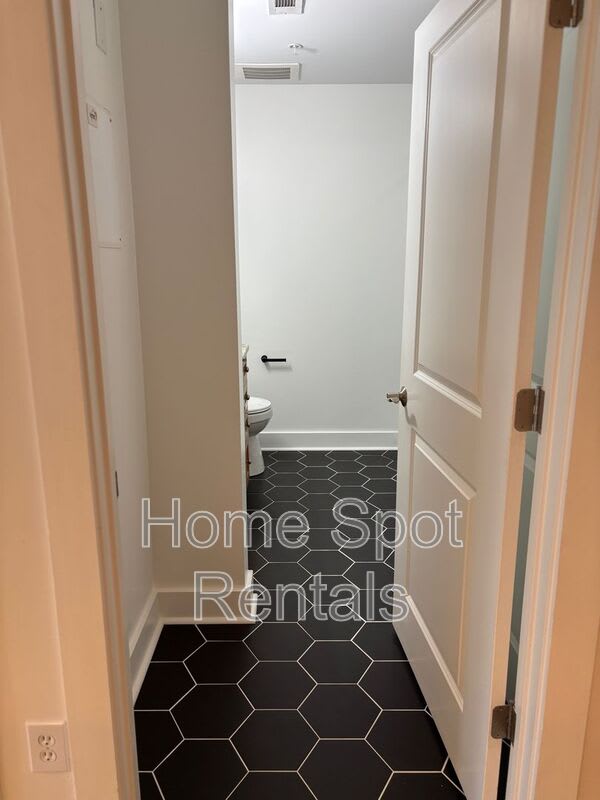 925 Garrett St. SE – photo 5